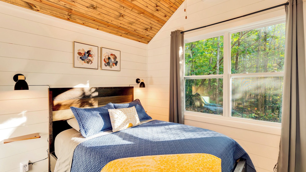 Photo of Bedroom in Menlo