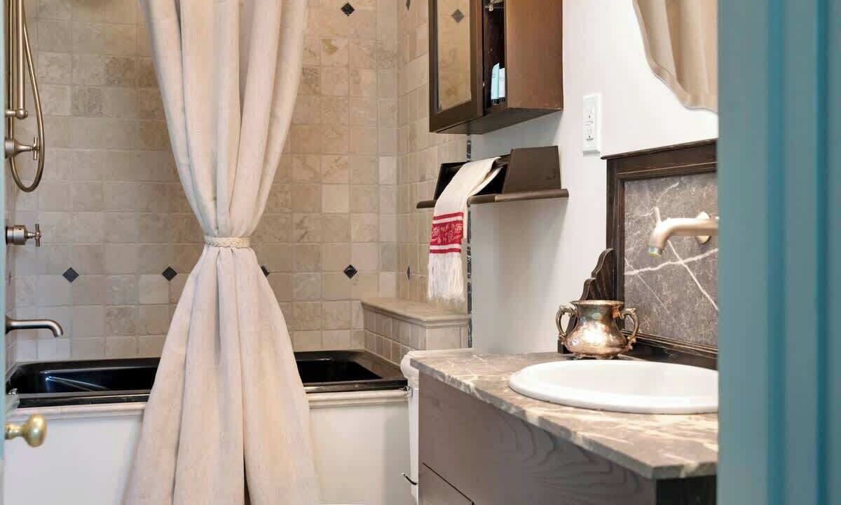 Photo of Bathroom in North Downtown