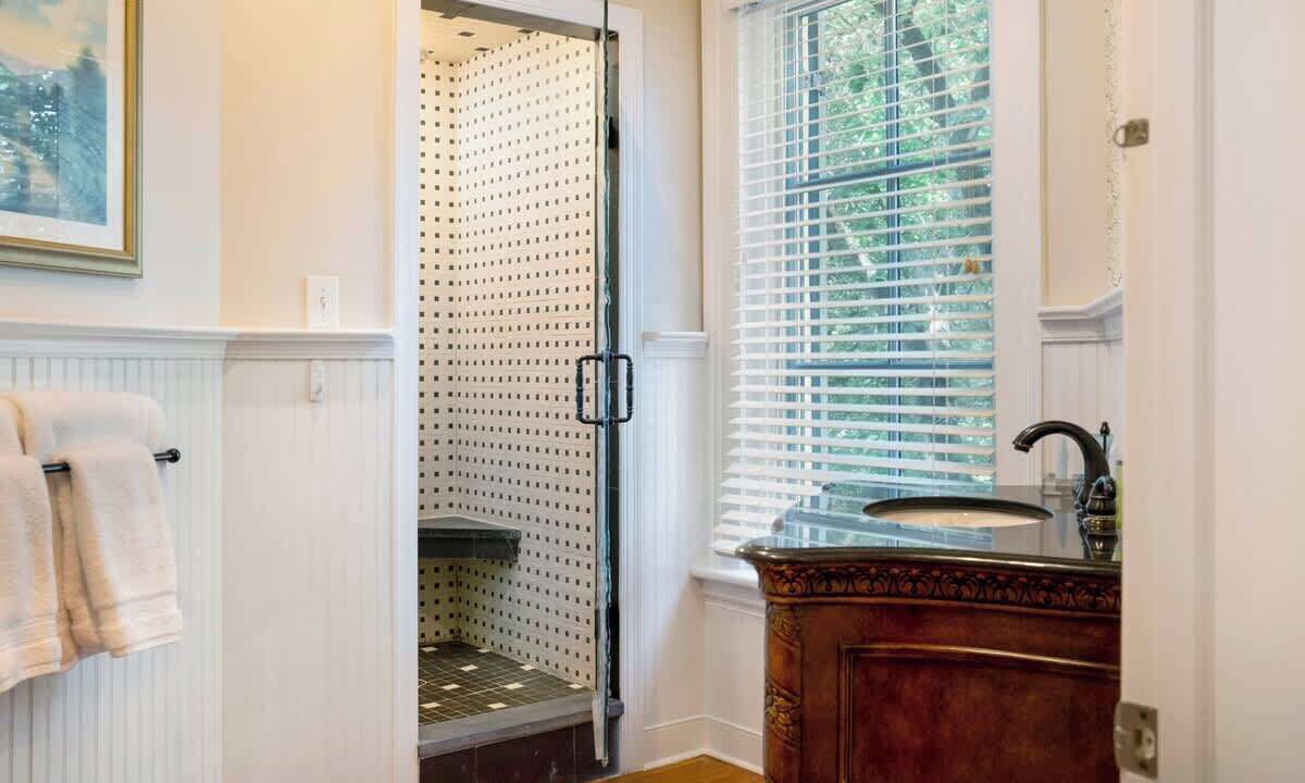 Photo of Bathroom in North Downtown