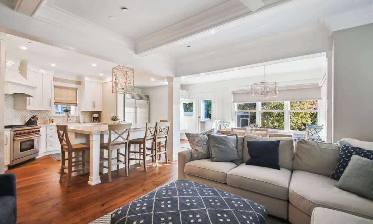 Photo of Livingroom in Historic District