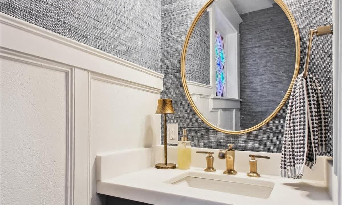 Photo of Bathroom in Historic District