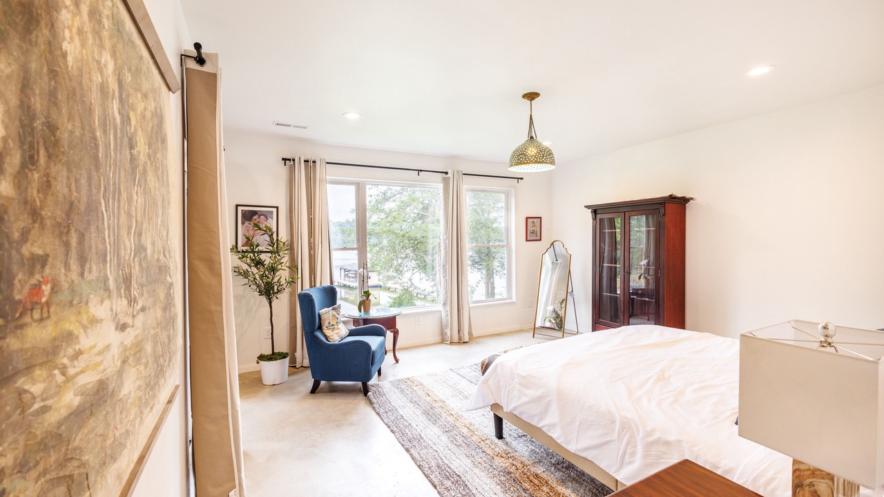 Photo of Bedroom in Orange