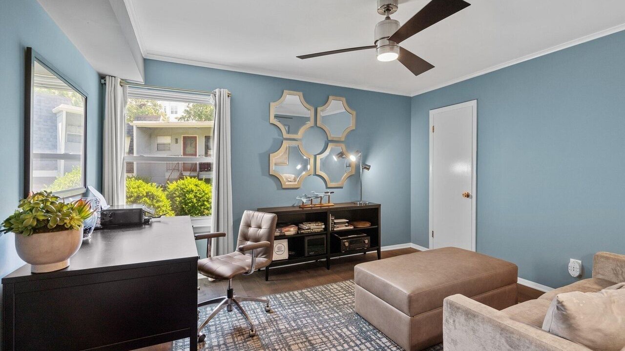 Photo of Livingroom in Chapel Hill