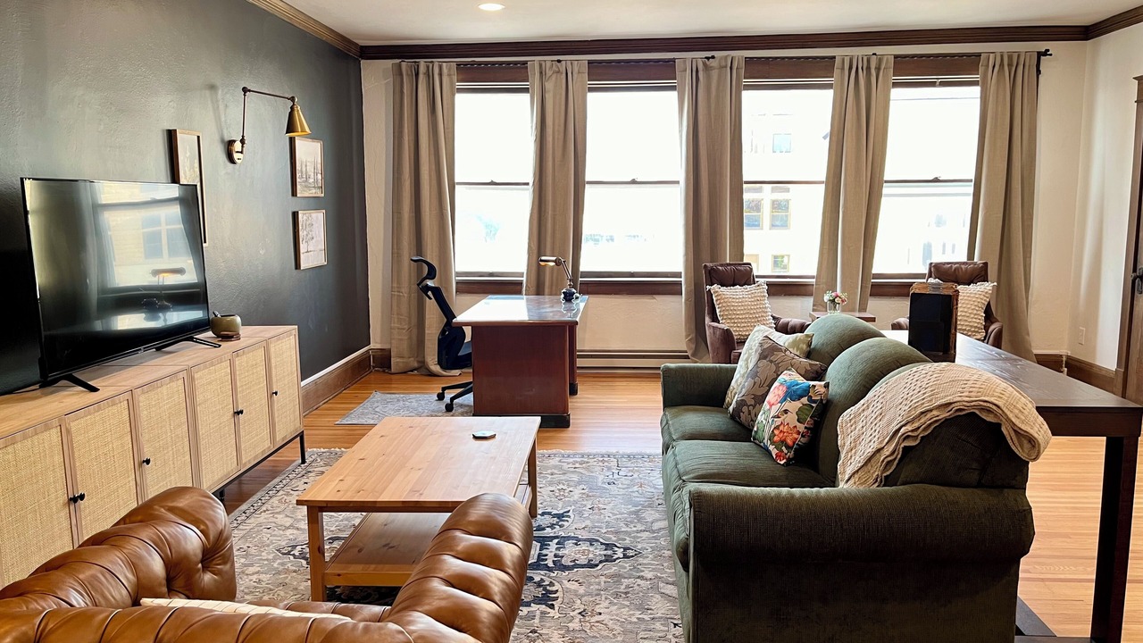Photo of Livingroom in Kirksville