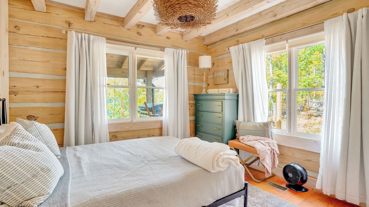 Photo of Bedroom in Menlo