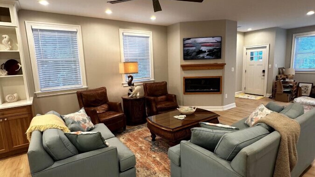 Photo of Livingroom in Town Bank