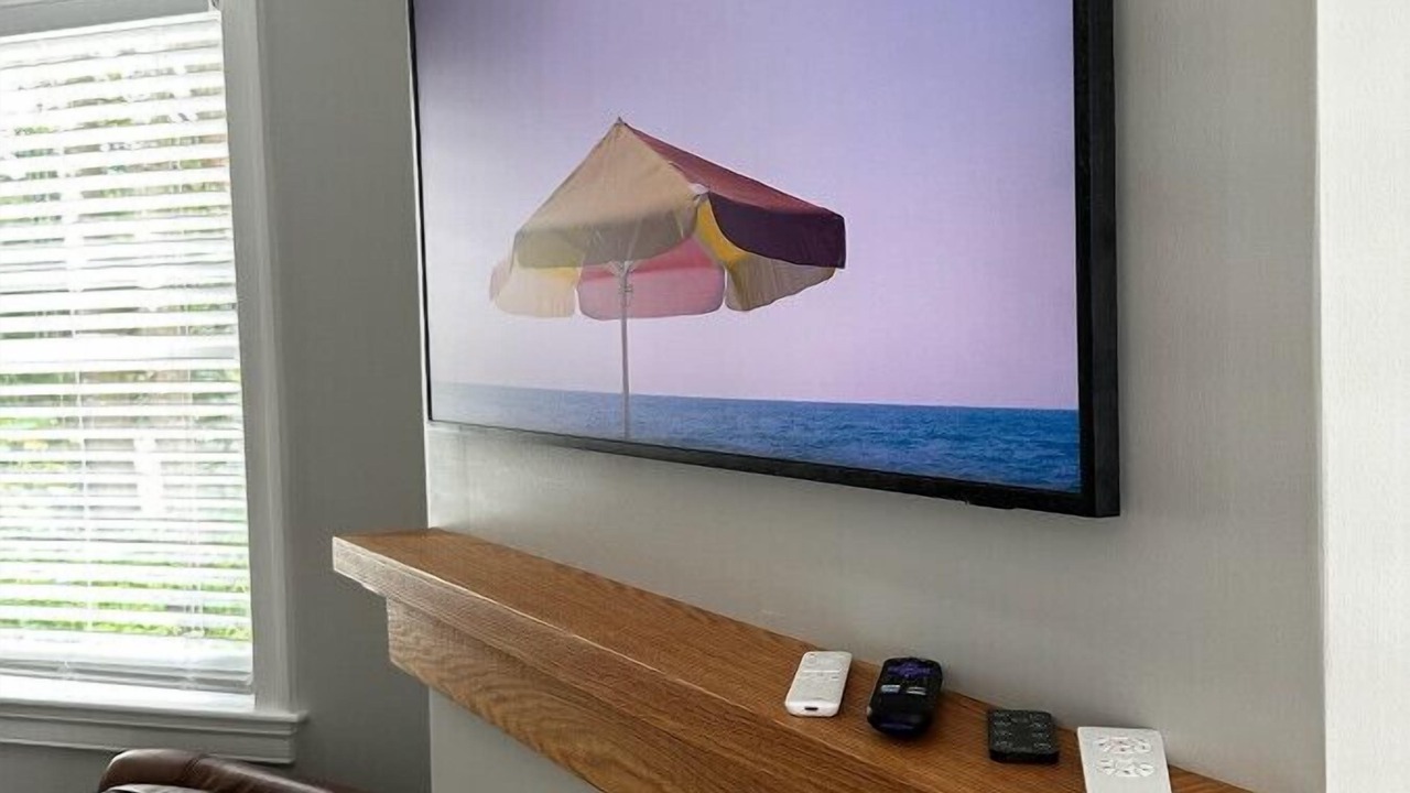 Photo of Livingroom in Town Bank