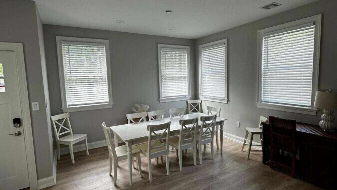 Photo of Livingroom in Town Bank