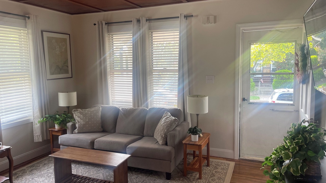 Photo of Livingroom in Oaklyn