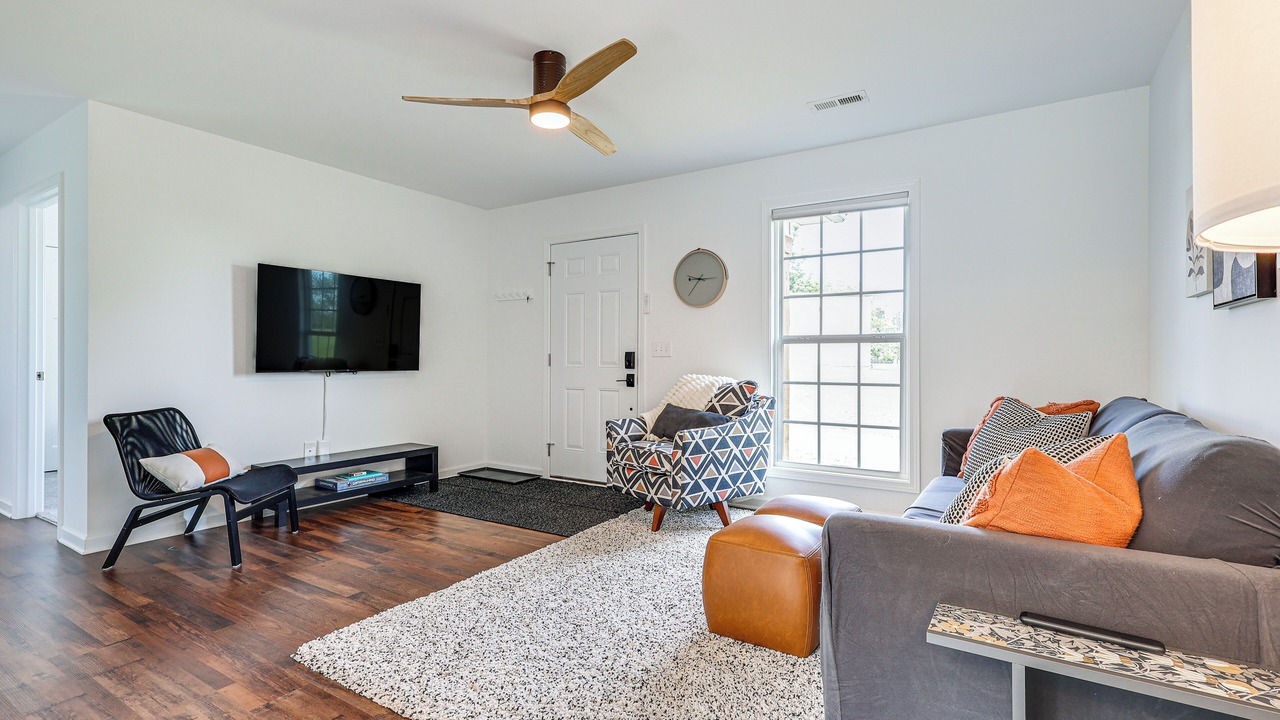 Photo of Livingroom in Guntersville