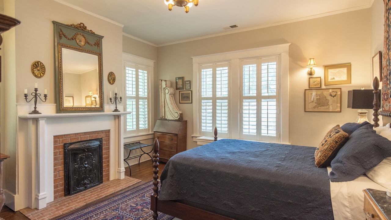 Photo of Bedroom in Central Gardens