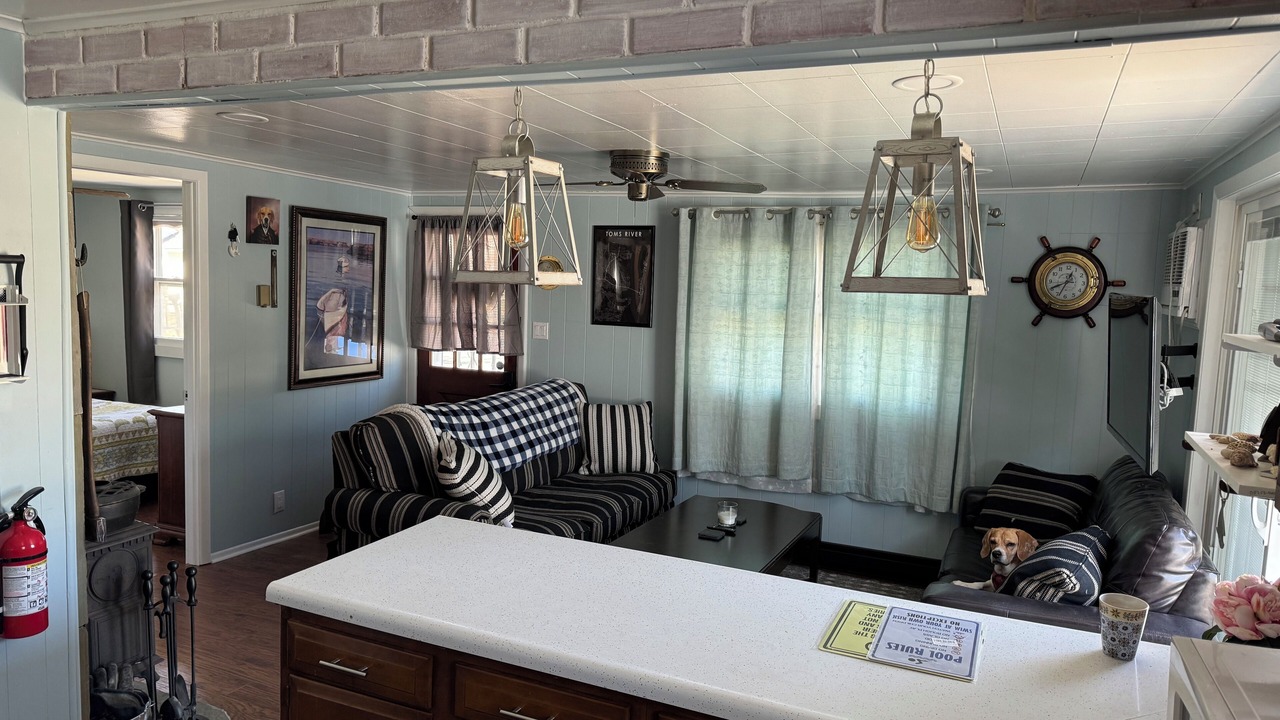 Photo of Livingroom in Toms River