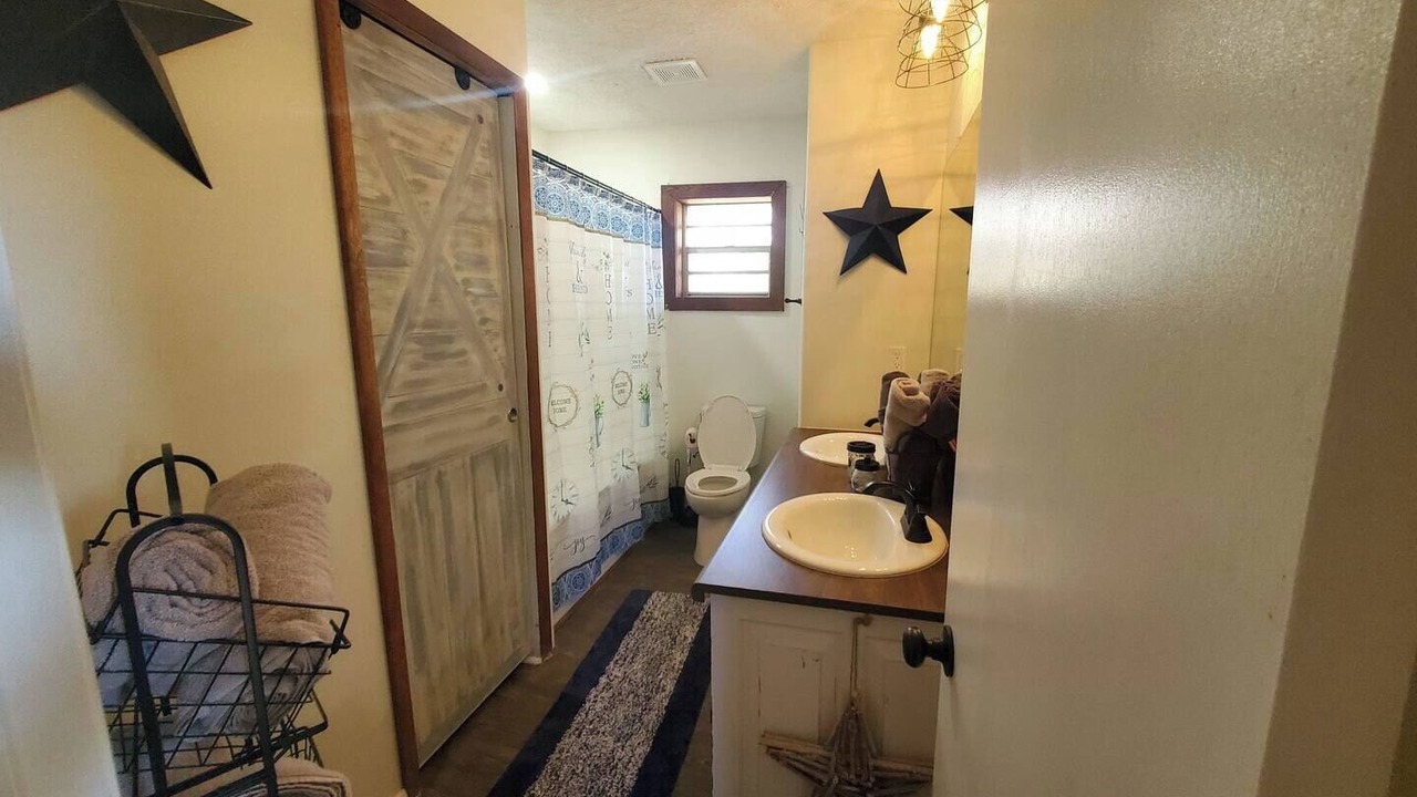 Photo of Bathroom in Ash