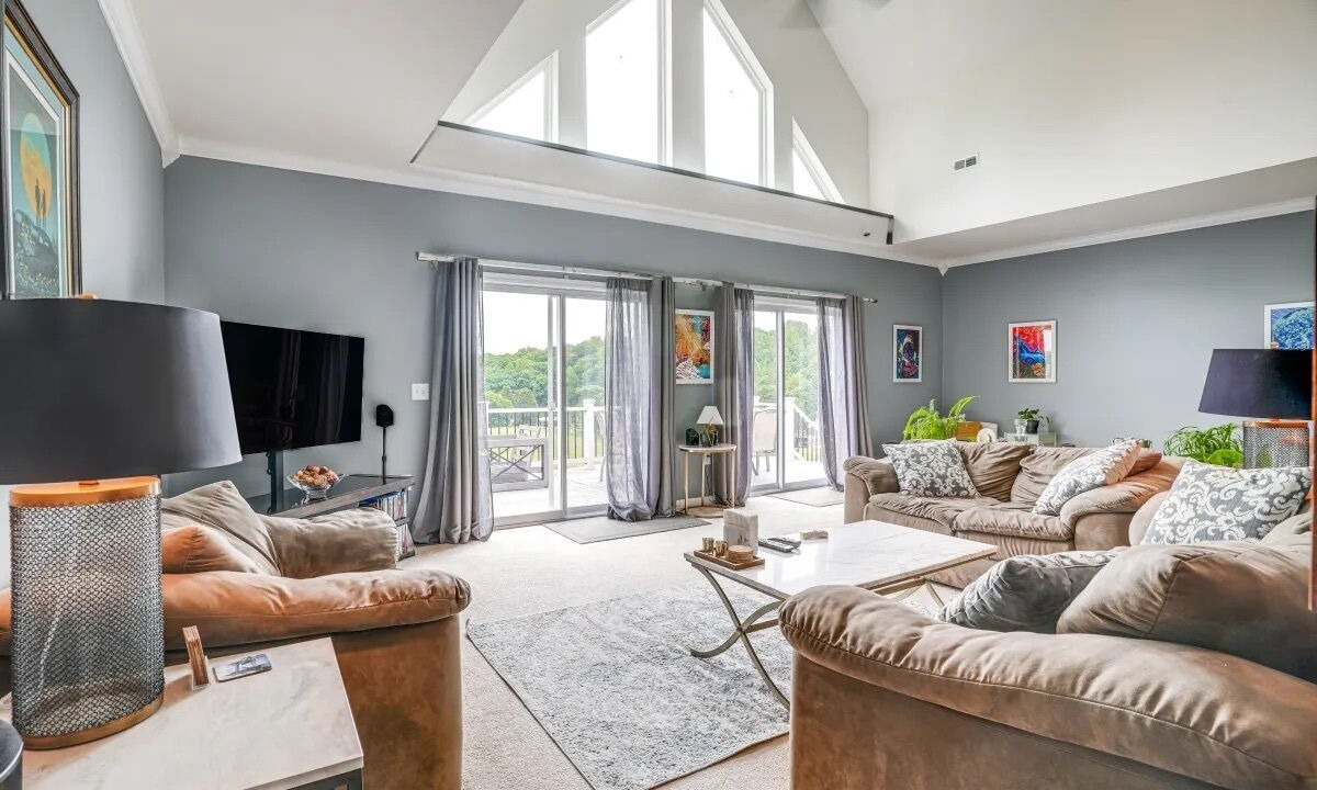Photo of Livingroom in Louisa