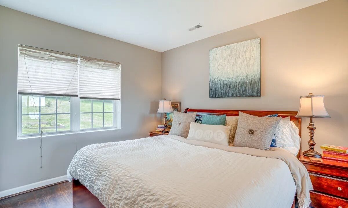 Photo of Bedroom in Louisa