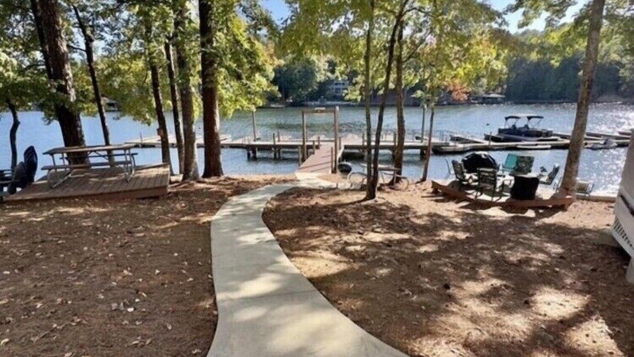 Photo of Others in Dadeville