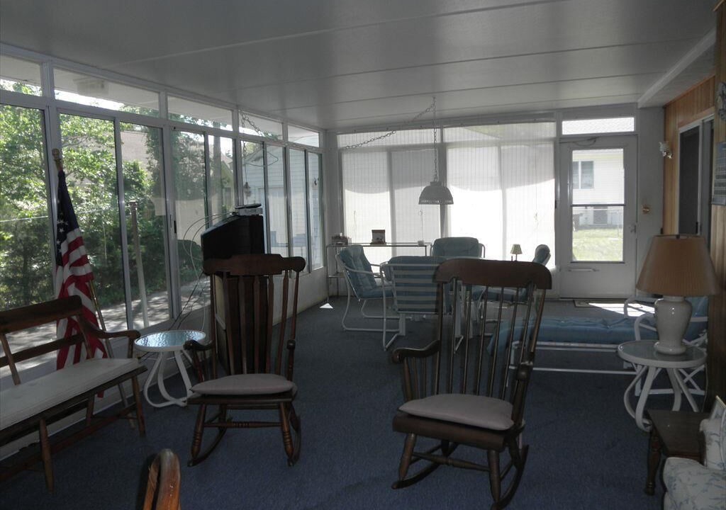 Photo of Livingroom in Town Bank