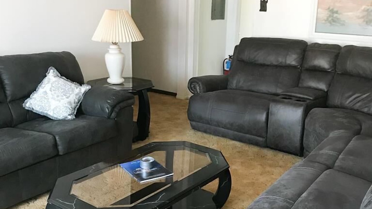 Photo of Livingroom in Town Bank
