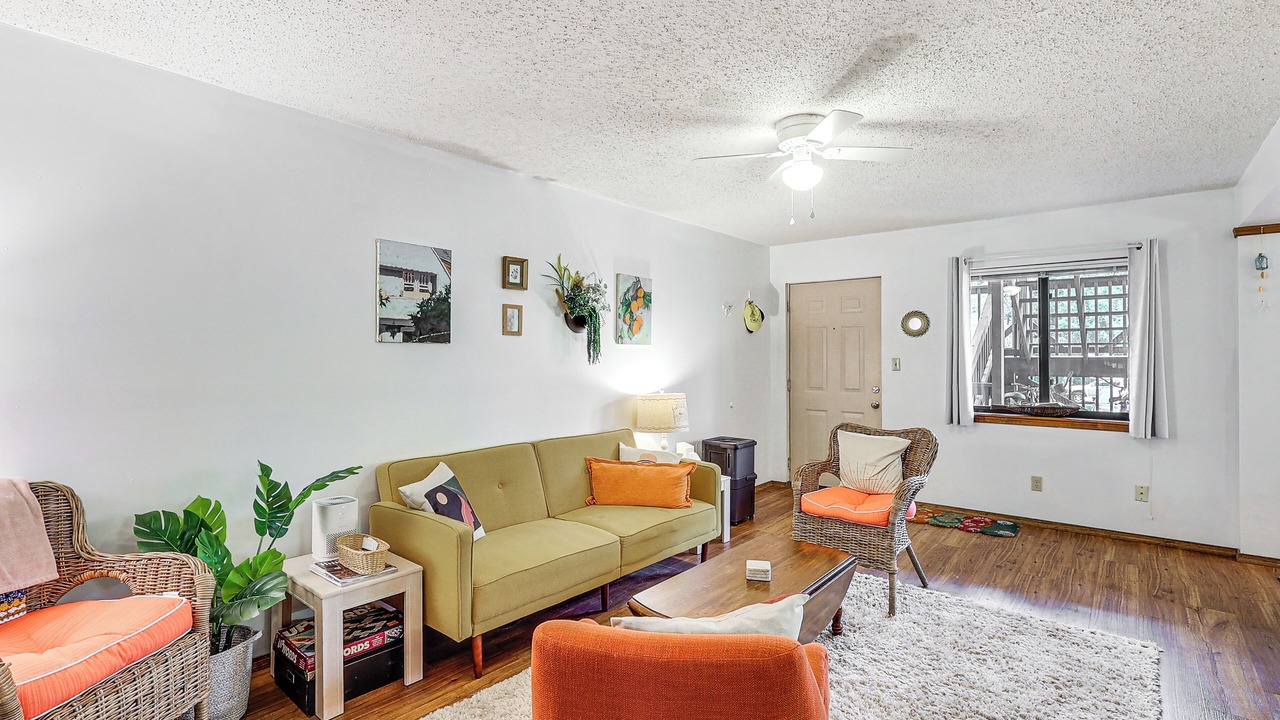 Photo of Livingroom in Caine Woods