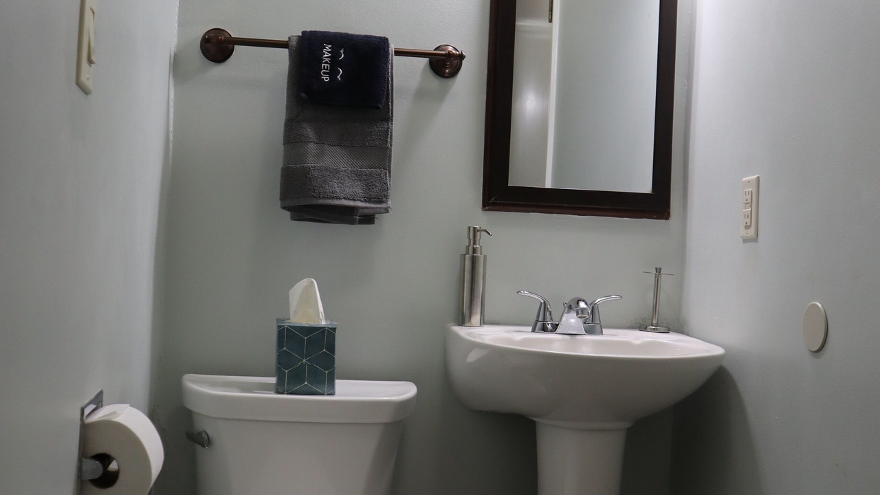 Photo of Bathroom in Dundee-Happy Hollow Historic District