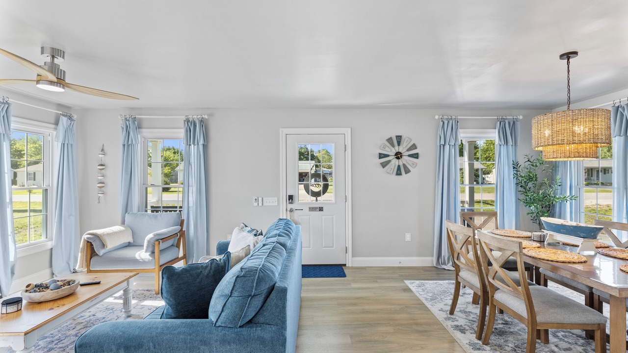 Photo of Livingroom in Monroe City