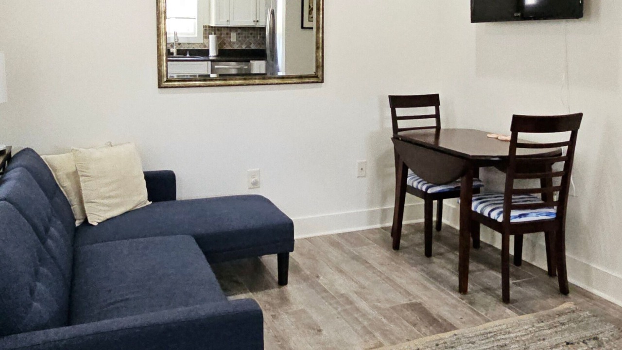 Photo of Livingroom in College Grove