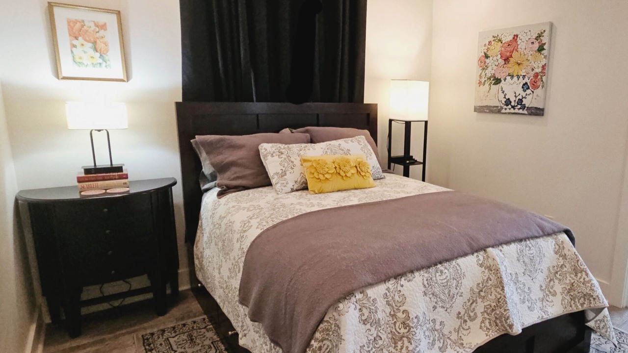Photo of Bedroom in College Grove