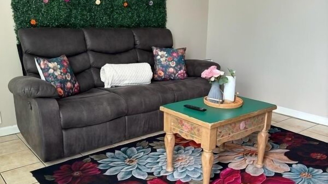 Photo of Livingroom in Greektown