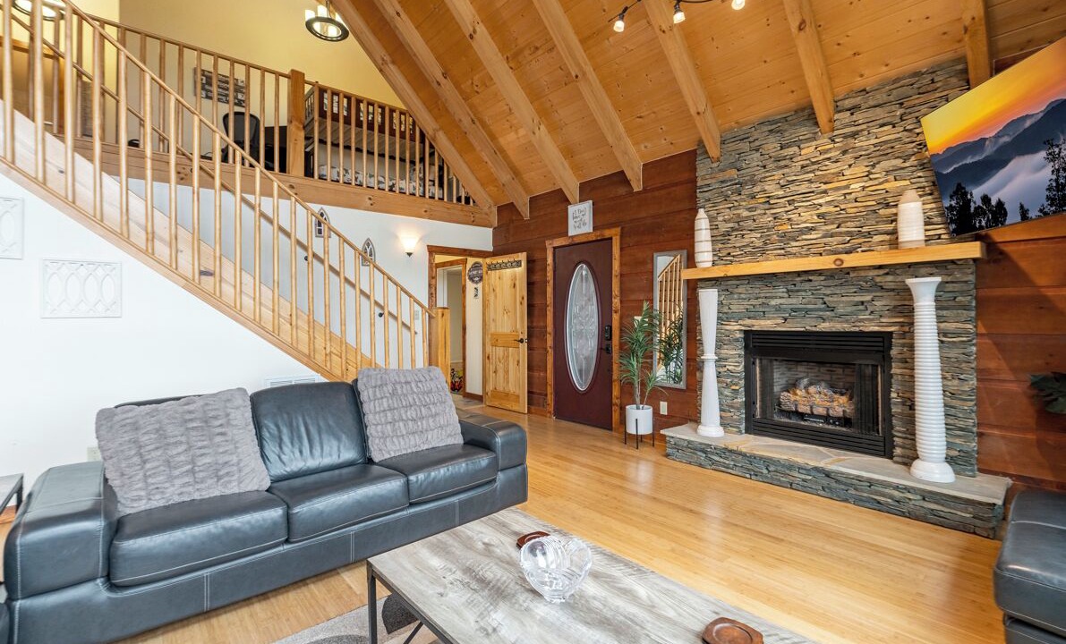 Photo of Livingroom in Sugar Grove