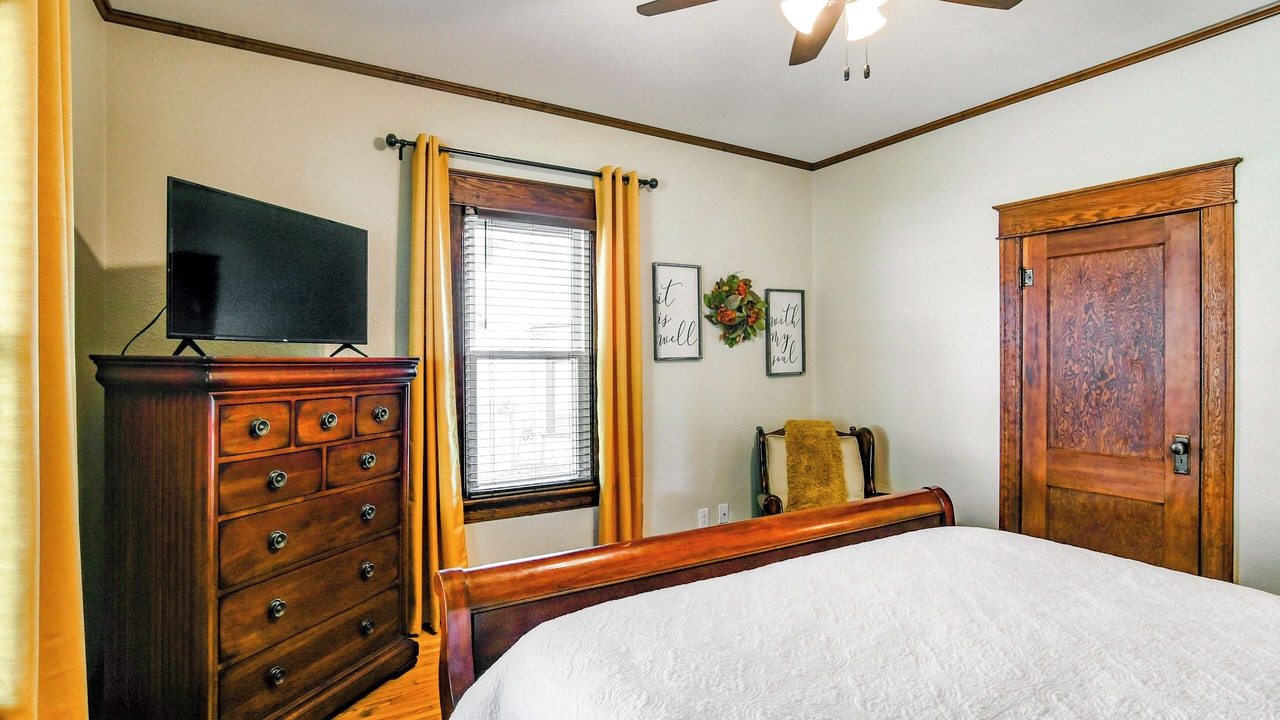 Photo of Bedroom in Winterset