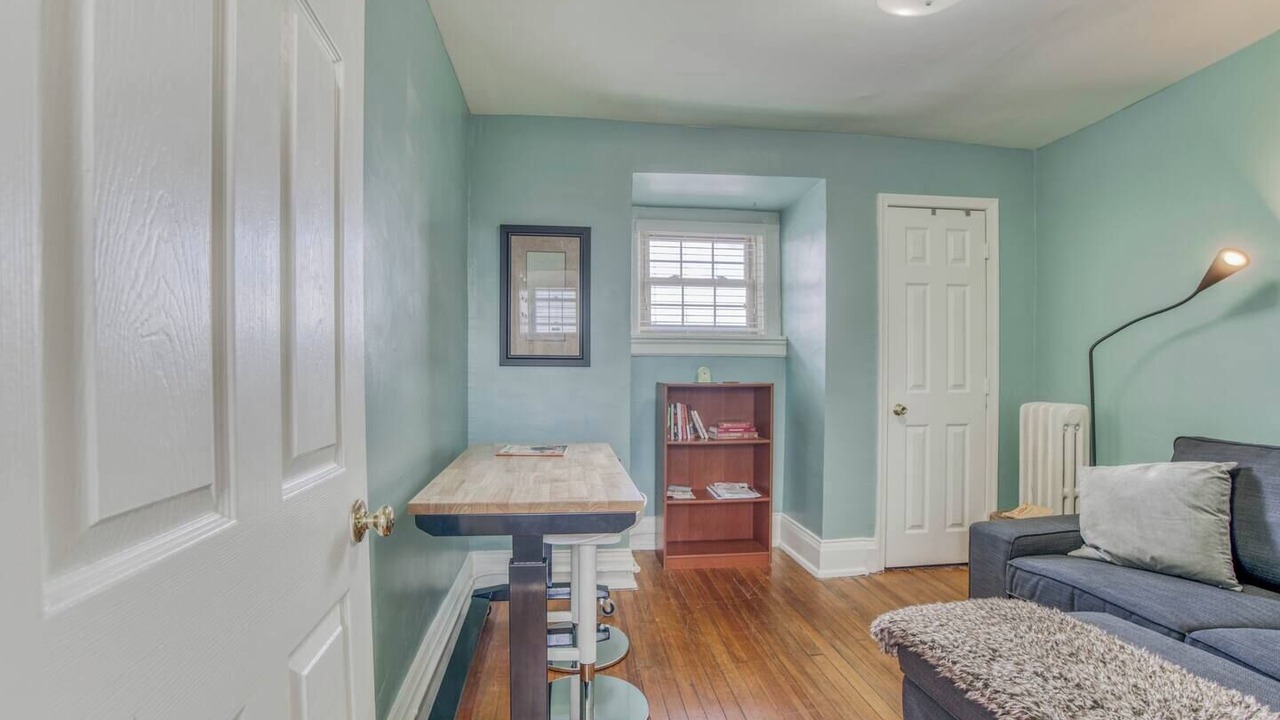 Photo of Livingroom in Charles Village