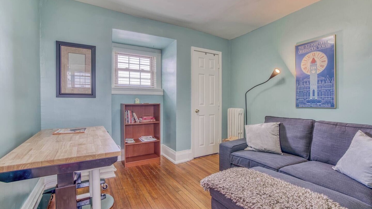 Photo of Livingroom in Charles Village