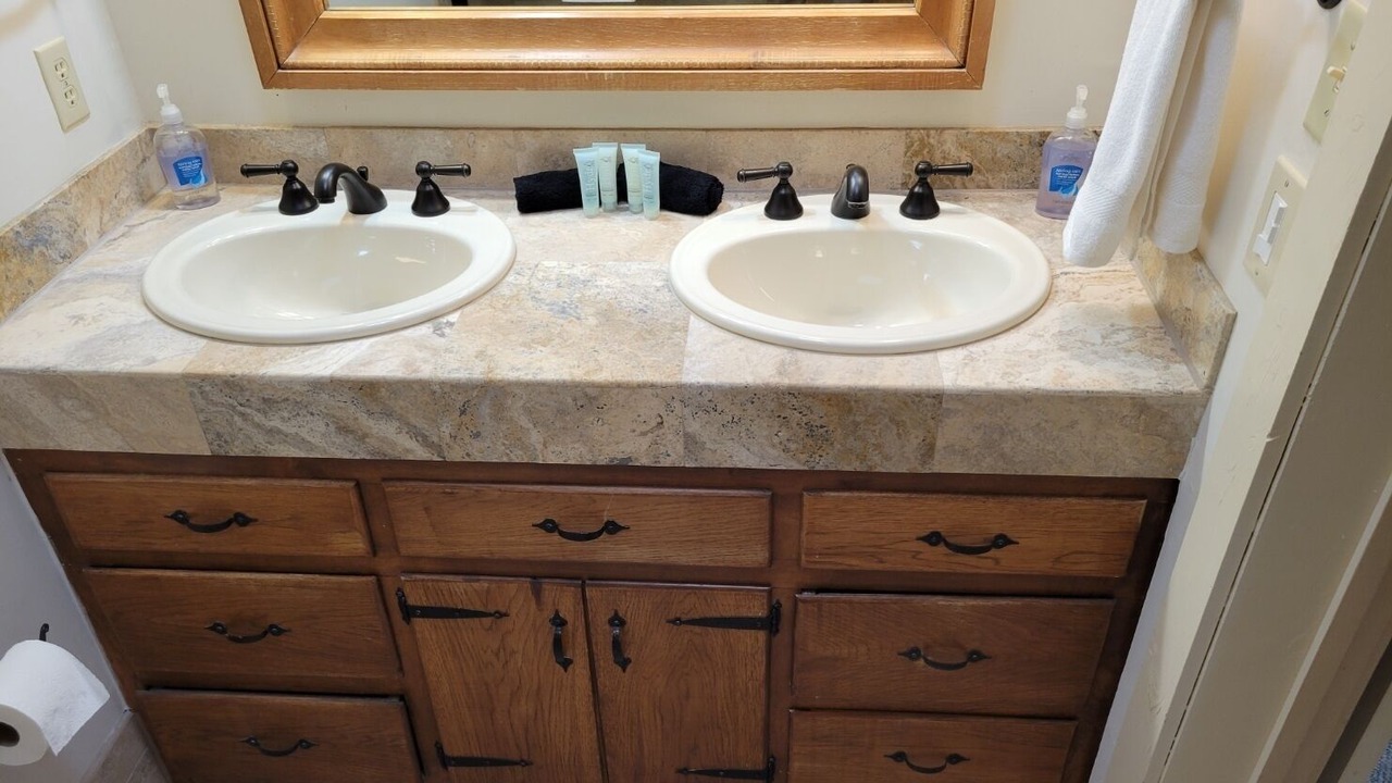 Photo of Bathroom in Seven Devils