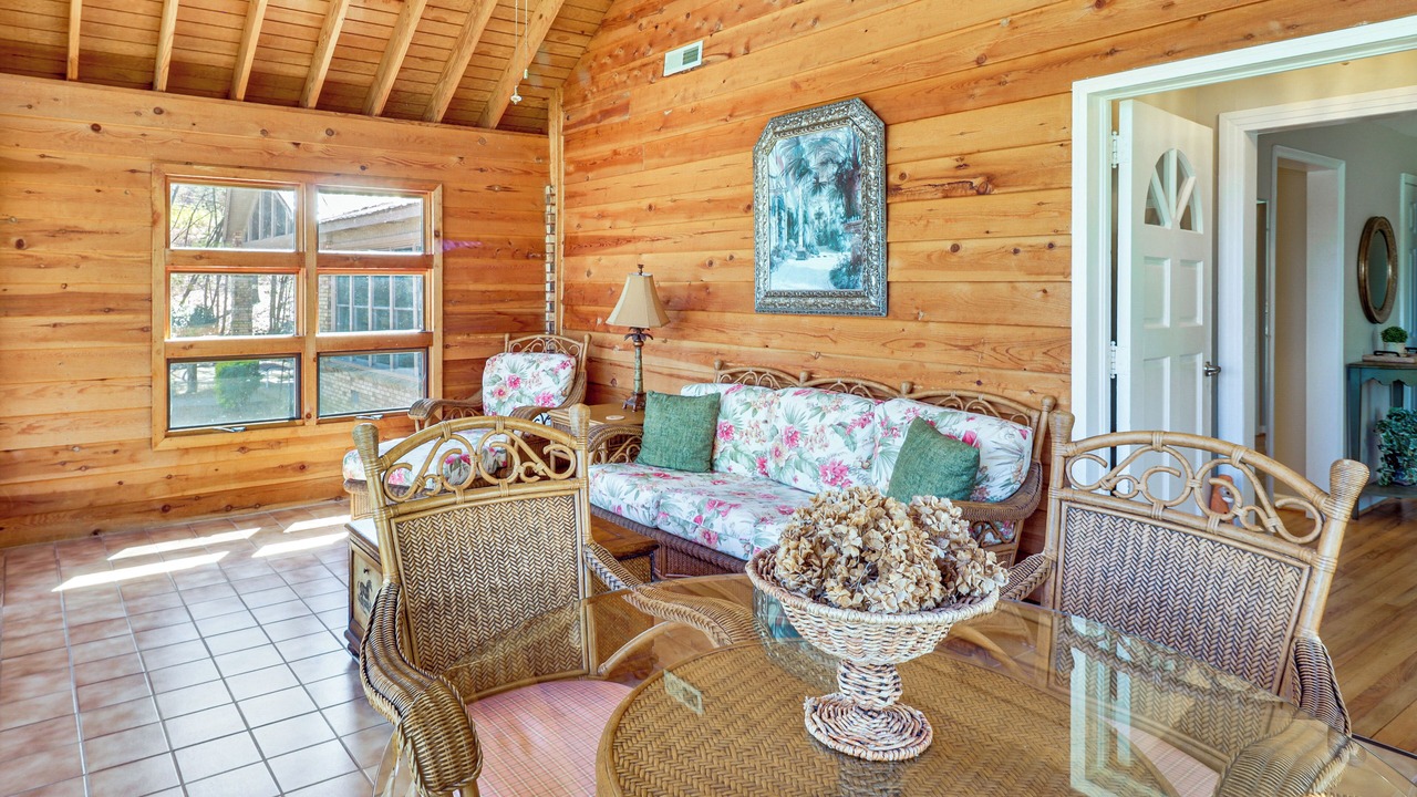 Photo of Livingroom in Leesburg