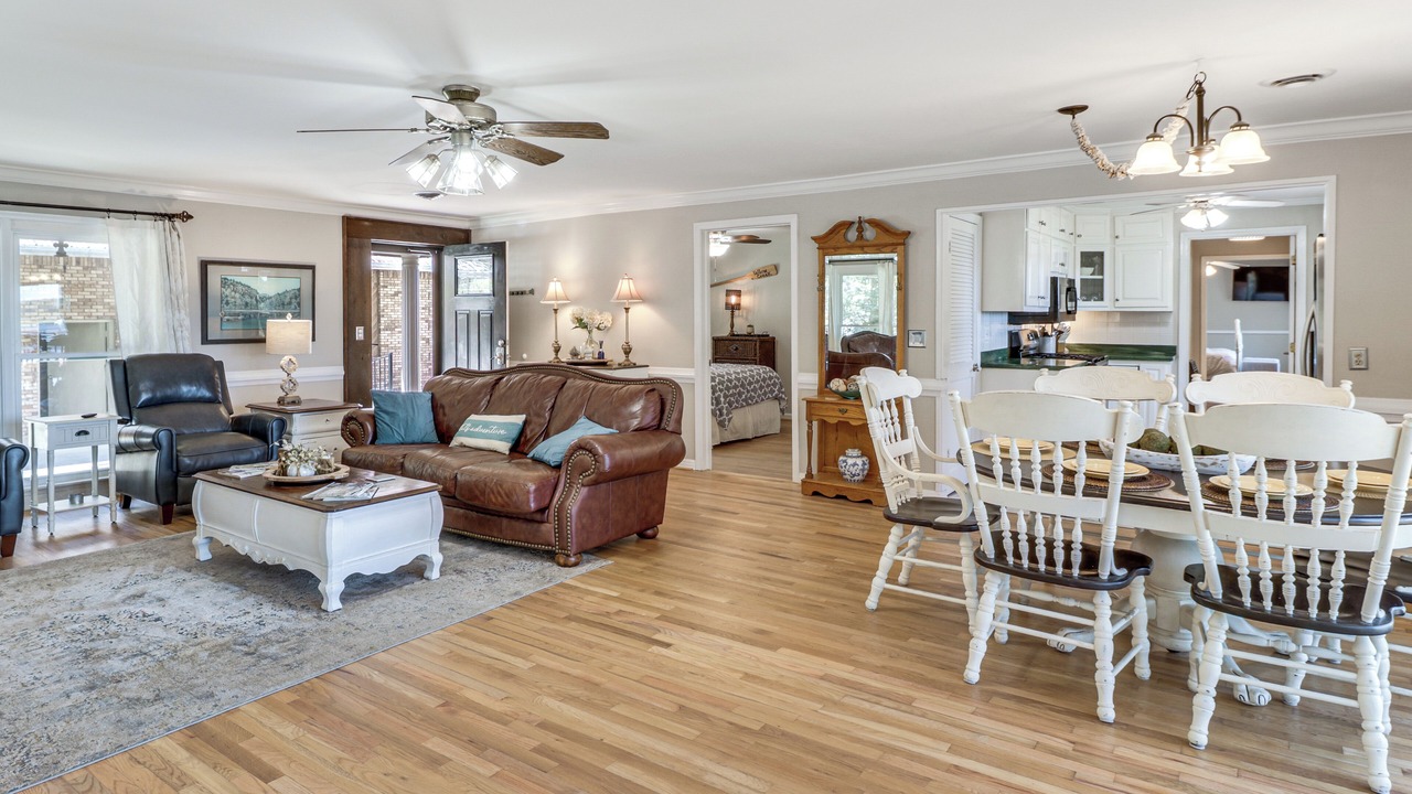 Photo of Livingroom in Leesburg