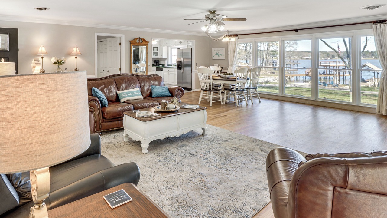 Photo of Livingroom in Leesburg