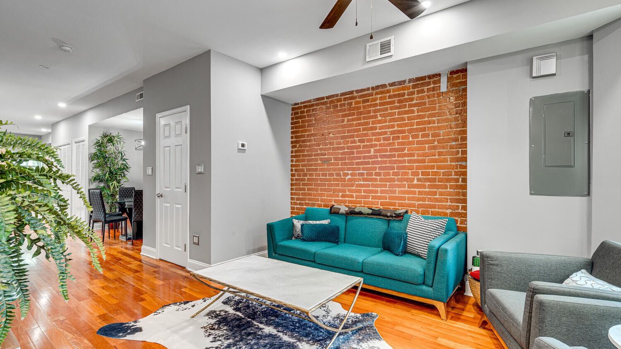 Photo of Livingroom in Truxton Circle