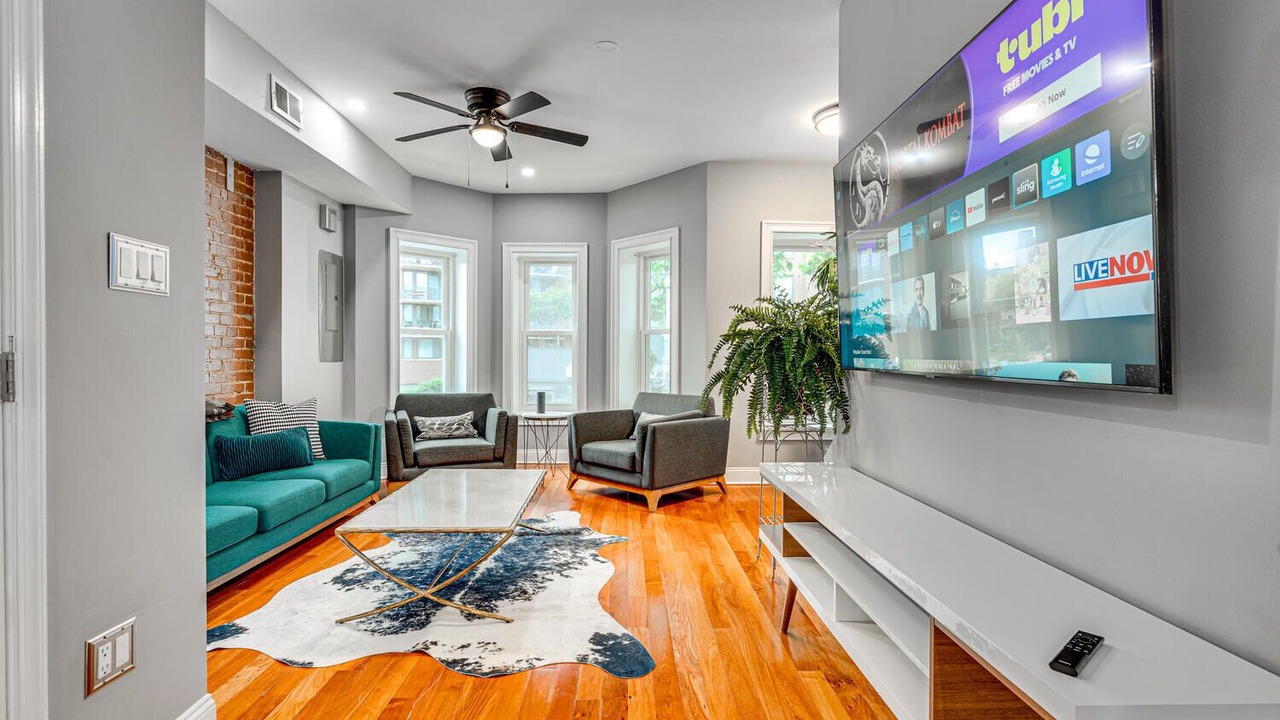Photo of Livingroom in Truxton Circle