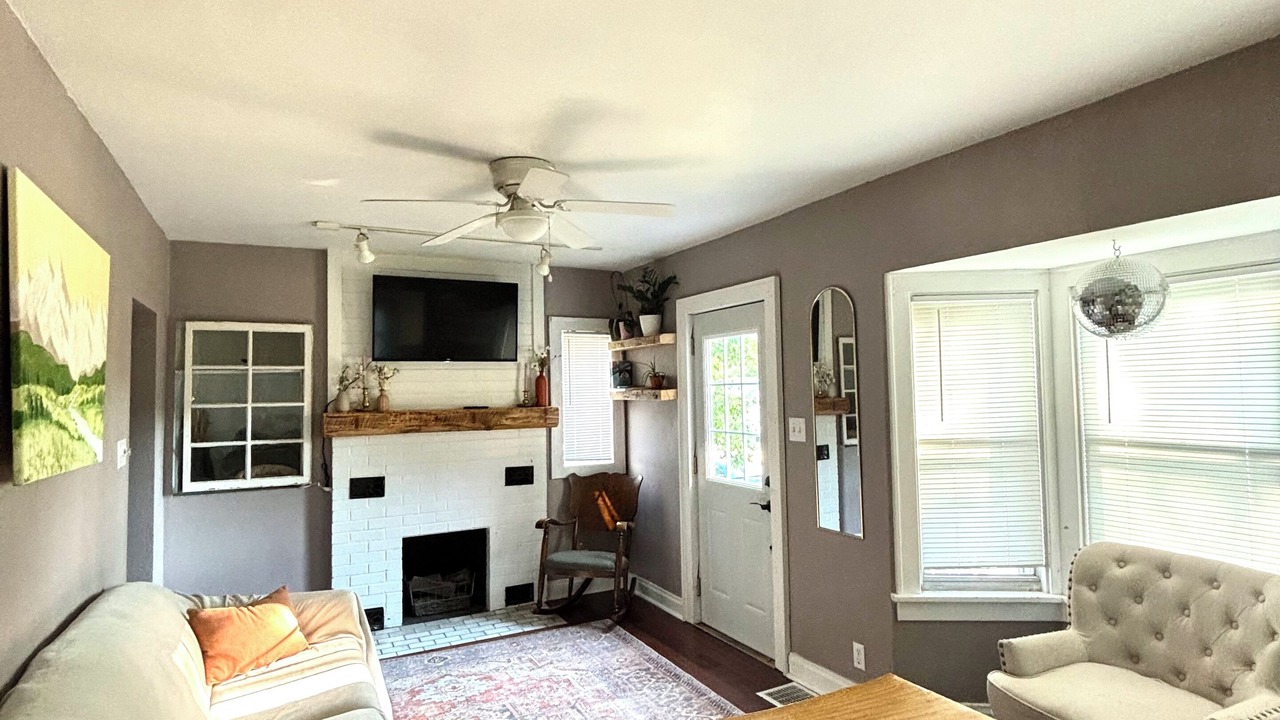 Photo of Livingroom in Cedar Falls