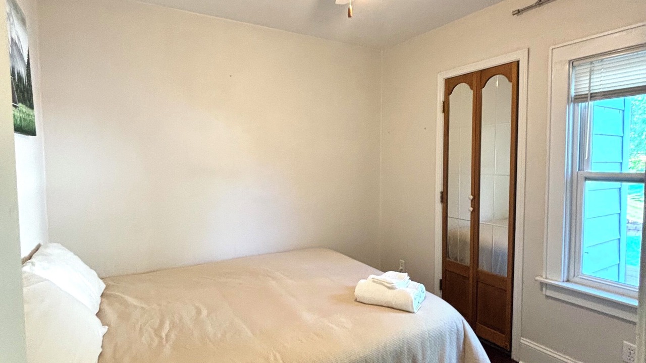 Photo of Bedroom in Cedar Falls