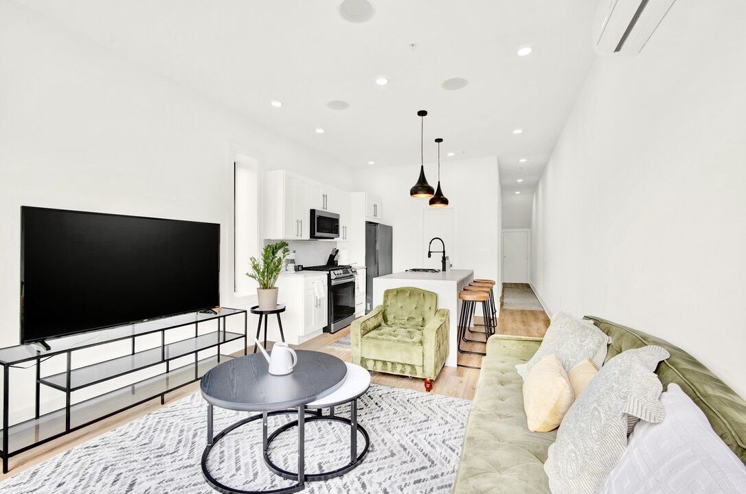 Photo of Livingroom in Truxton Circle