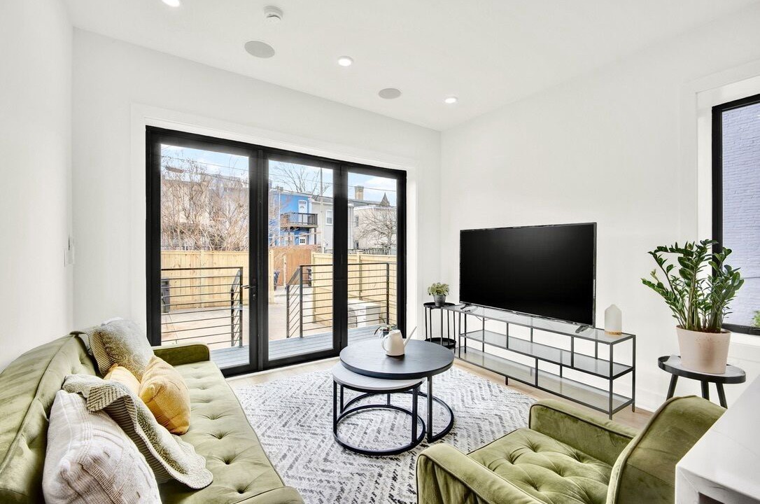 Photo of Livingroom in Truxton Circle