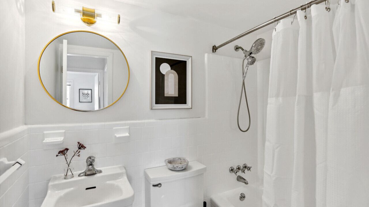 Photo of Bathroom in Aurora Highlands