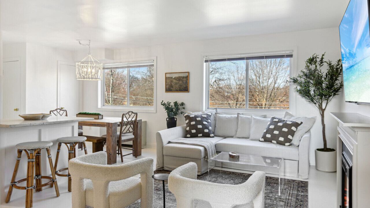 Photo of Livingroom in Aurora Highlands