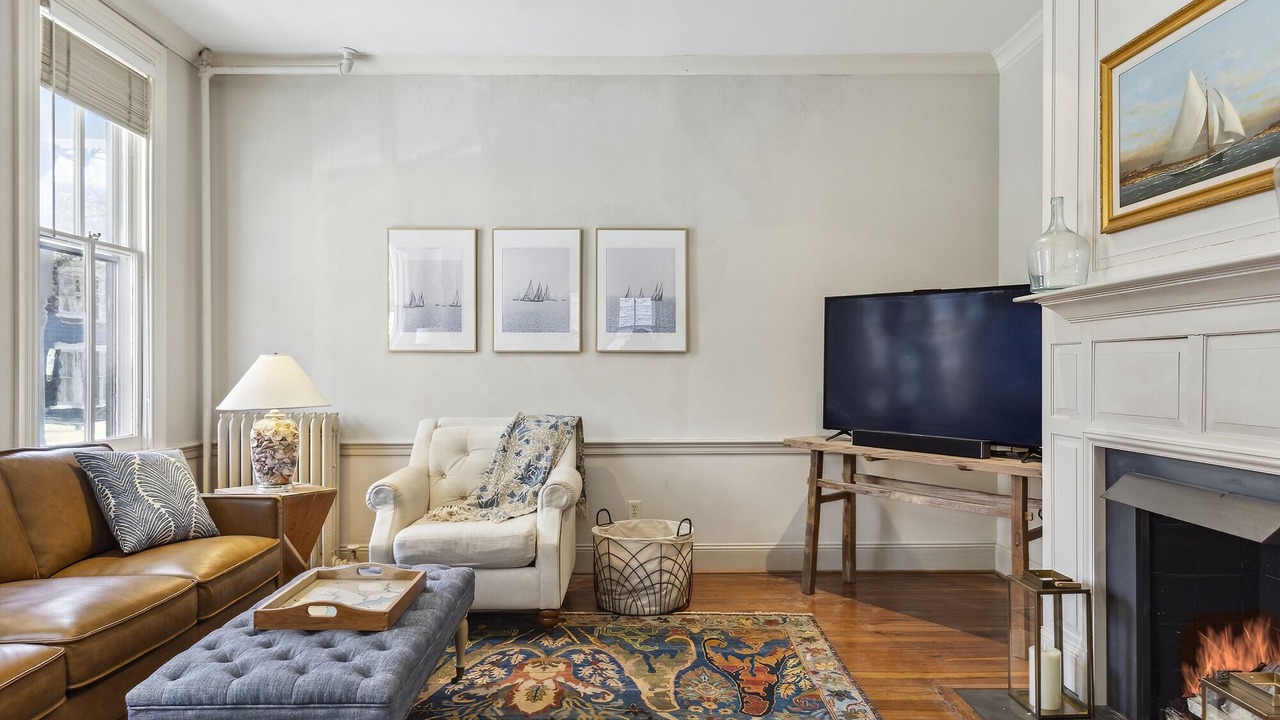 Photo of Livingroom in Historic District
