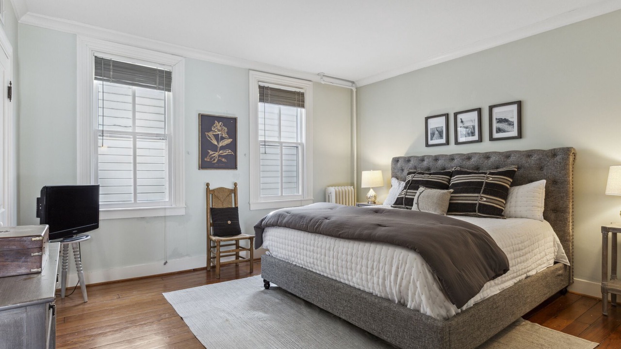 Photo of Bedroom in Historic District