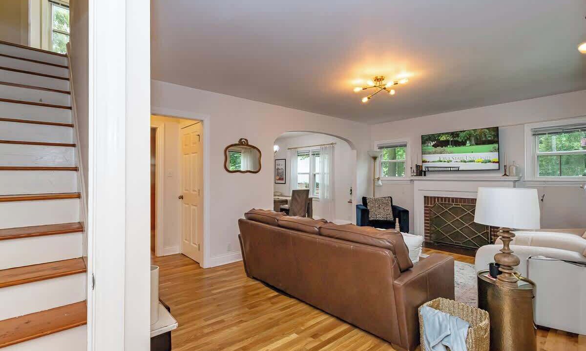 Photo of Livingroom in Ames