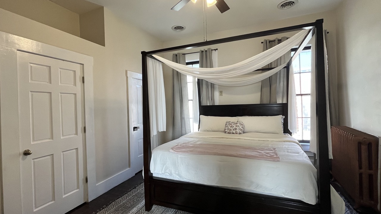 Photo of Bedroom in Hannibal