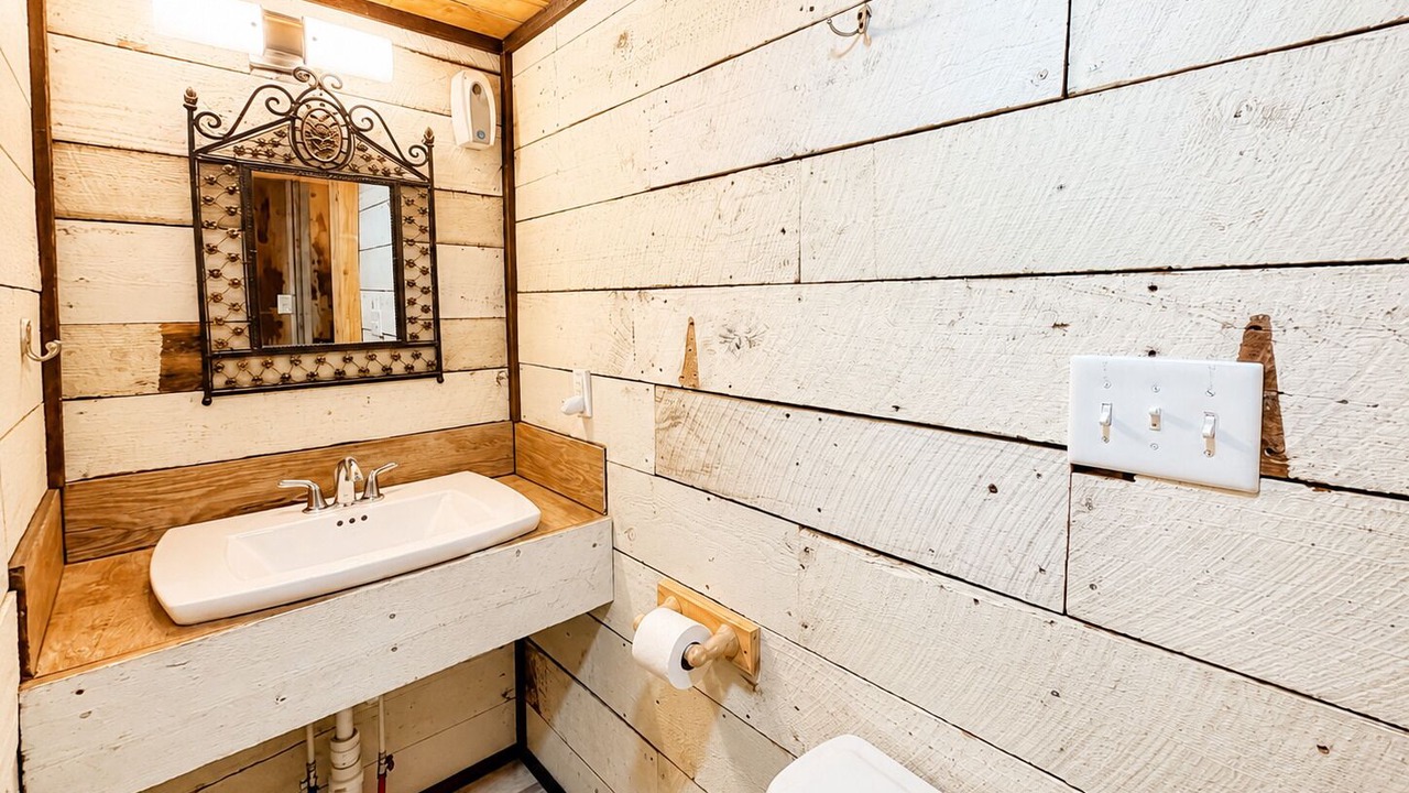 Photo of Bathroom in Tracy City
