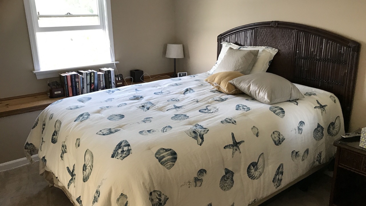 Photo of Bedroom in Wall